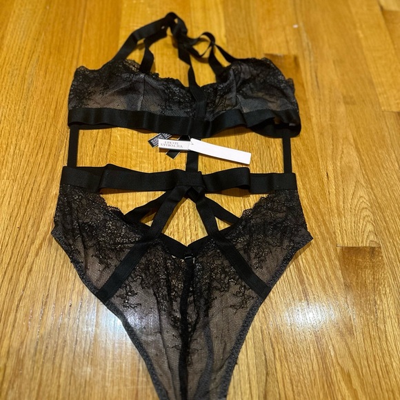 Victoria Secret - Picture 6 of 14